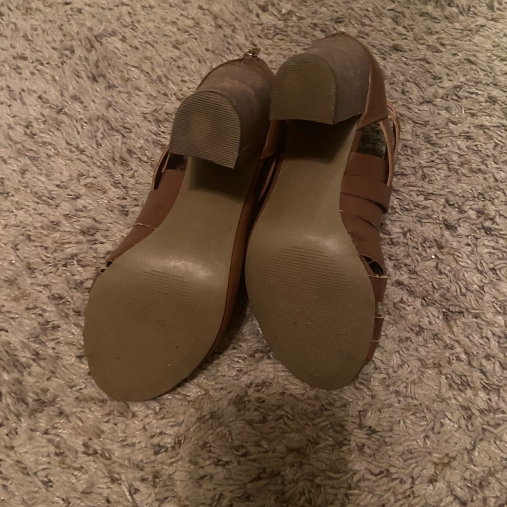 Heels! - Picture 3 of 4